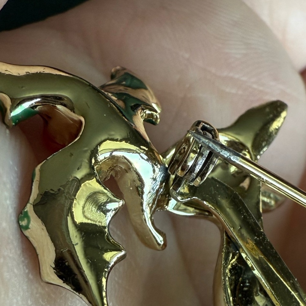 Vintage 80’s Gold Tone Christmas Reindeer Holly Brooch Pin - Picture 4 of 8